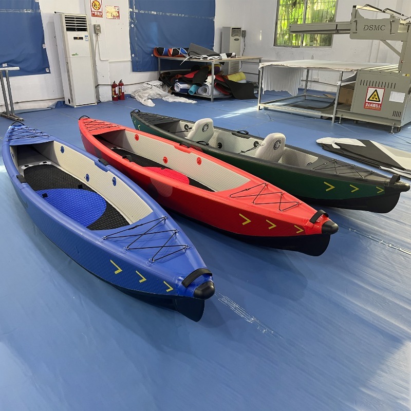 Fishing Kayak Inflatable - 新設計4.2mポータブルインフレータブルカヤックカヌー、強化PVC素材、湖や川での使用に適した屋外釣りボート